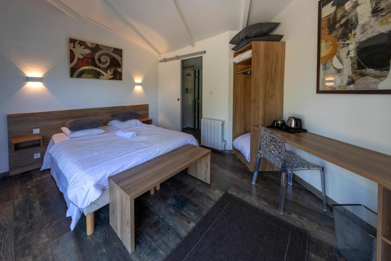 Hotel La Jalousie à Saint-Aignan-de-Cramesnil Extérieur photo