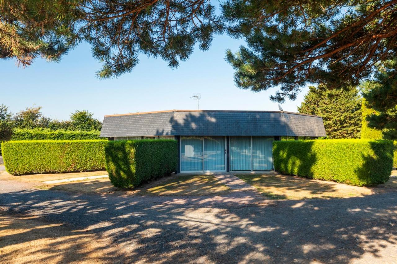 Hotel La Jalousie à Saint-Aignan-de-Cramesnil Extérieur photo
