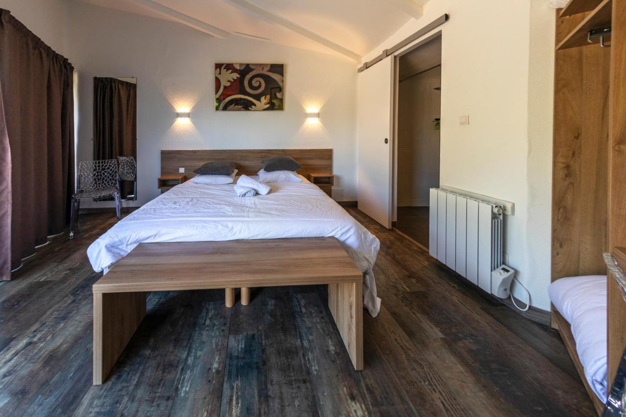 Hotel La Jalousie à Saint-Aignan-de-Cramesnil Extérieur photo