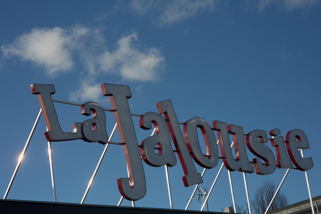 Hotel La Jalousie à Saint-Aignan-de-Cramesnil Extérieur photo
